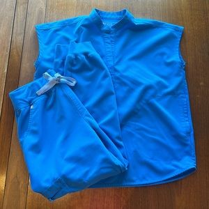 FIGS women's Capri Blue Rafaela™ - Oversized Scrub Top